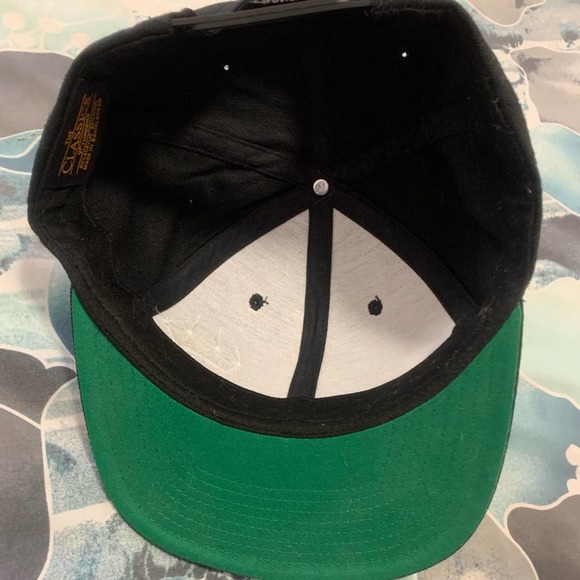 NWOT black white and green 5SOS Concert Merch SnapBack - Picture 4 of 5